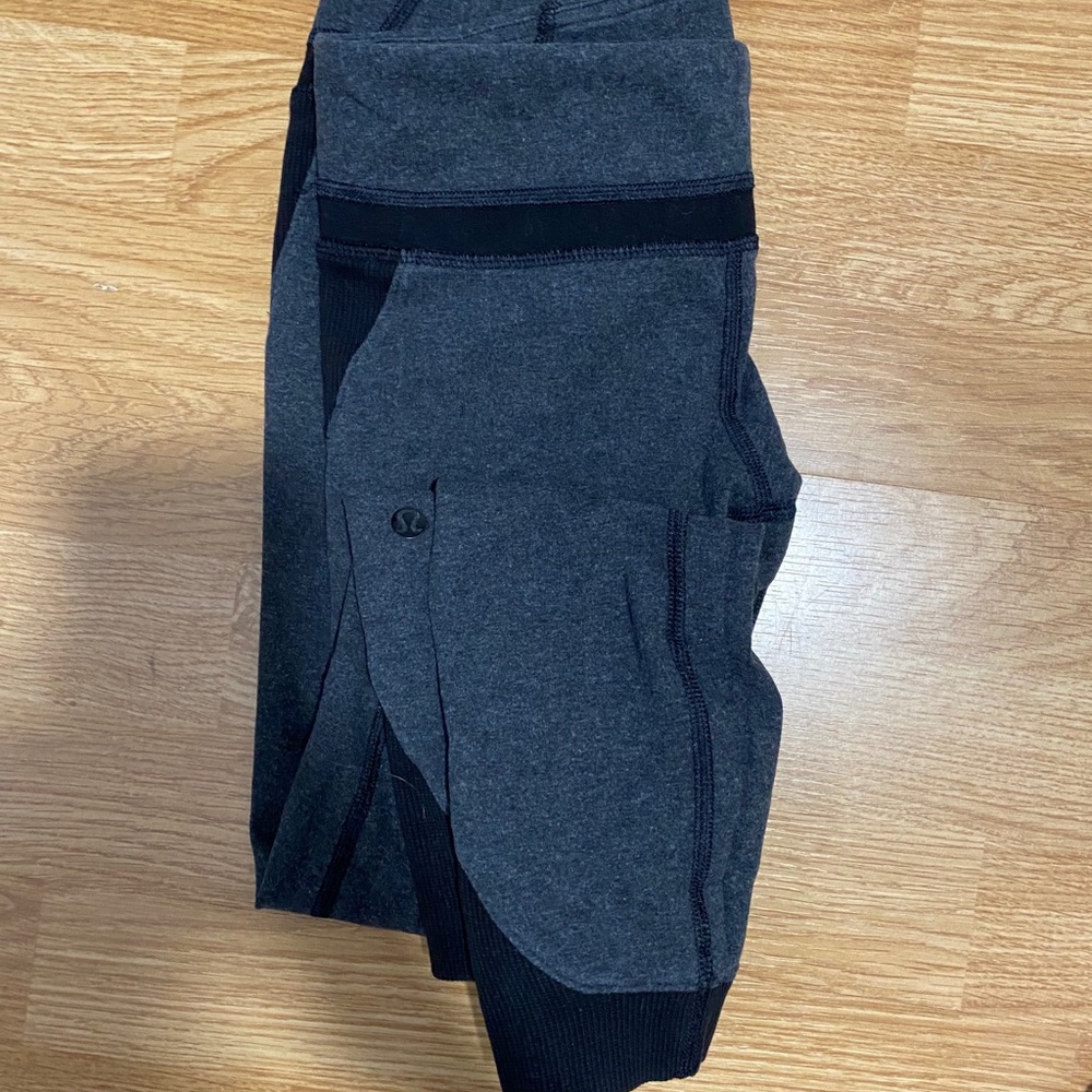 Lululemon cropped revive run leggings